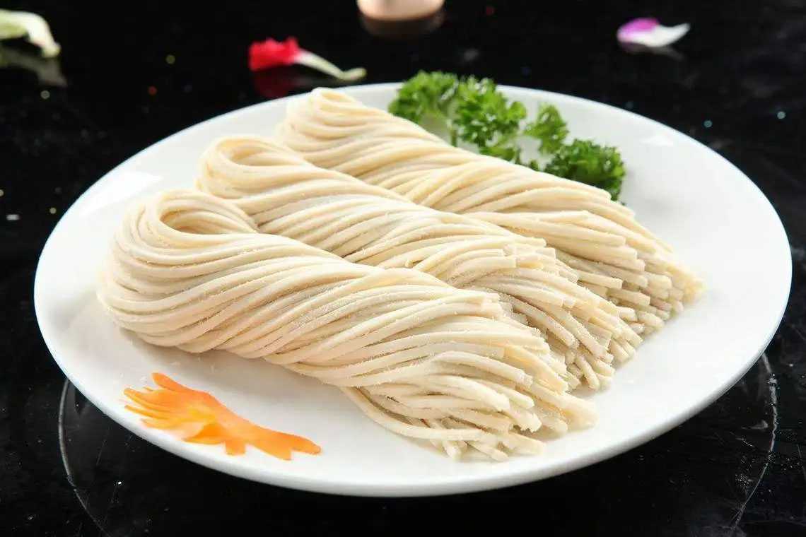 盒裝鮮面條包裝機，鎖鮮每一份美味