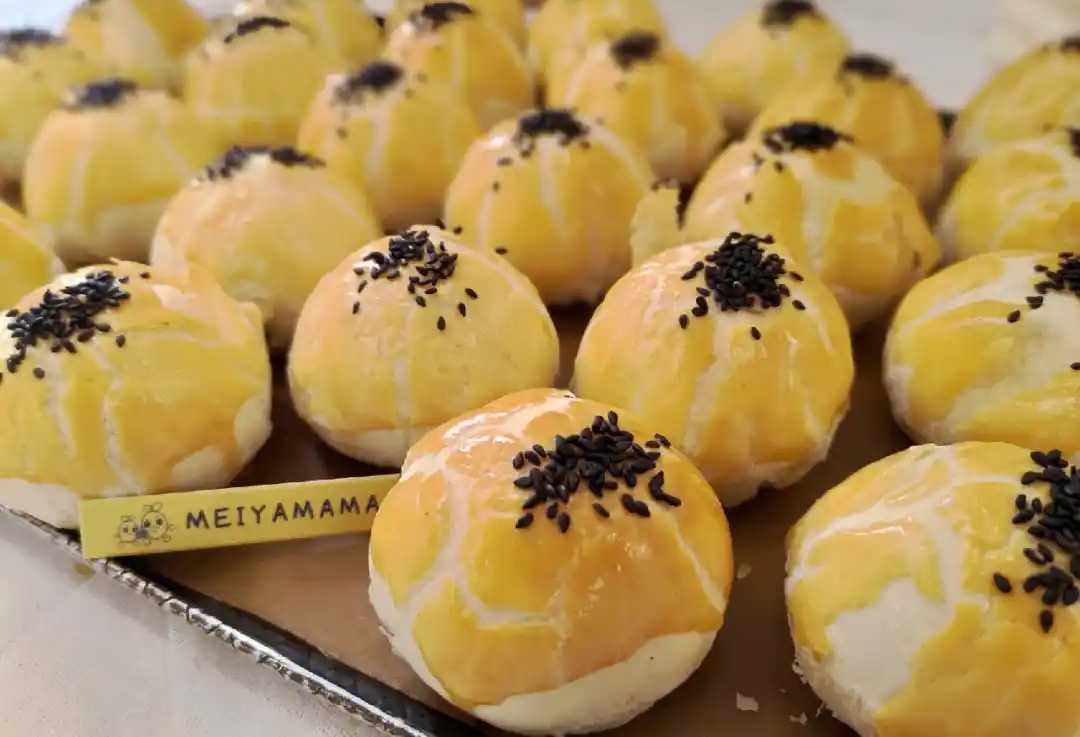 蛋黃酥月餅包裝機(jī)——傳統(tǒng)美味的現(xiàn)代封裝，守護(hù)經(jīng)典，傳遞心意