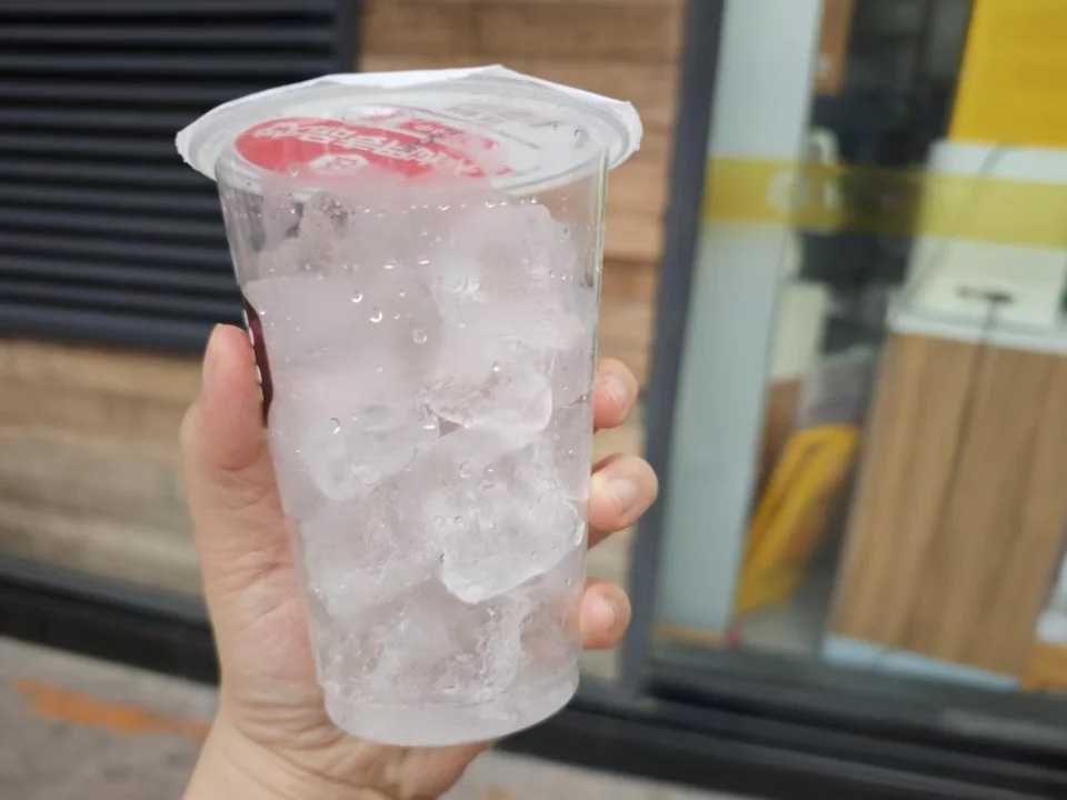 創(chuàng)新自動化冰杯生產線——飲品行業(yè)的革命性變革，開啟智能生產新時代