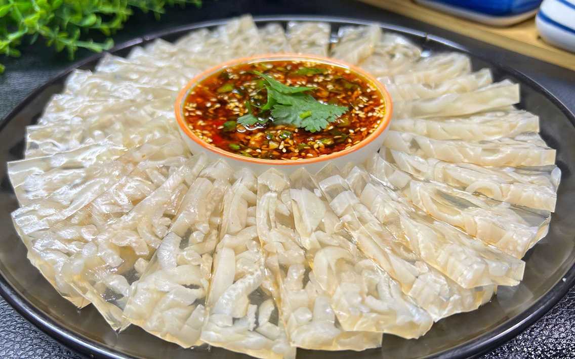 全自動(dòng)皮凍灌裝封口機(jī)，賦能傳統(tǒng)美食規(guī)?；a(chǎn)